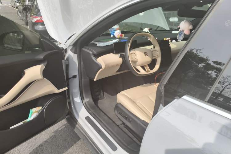 Used Nio ET5 2024 75 kWh Driver Seat