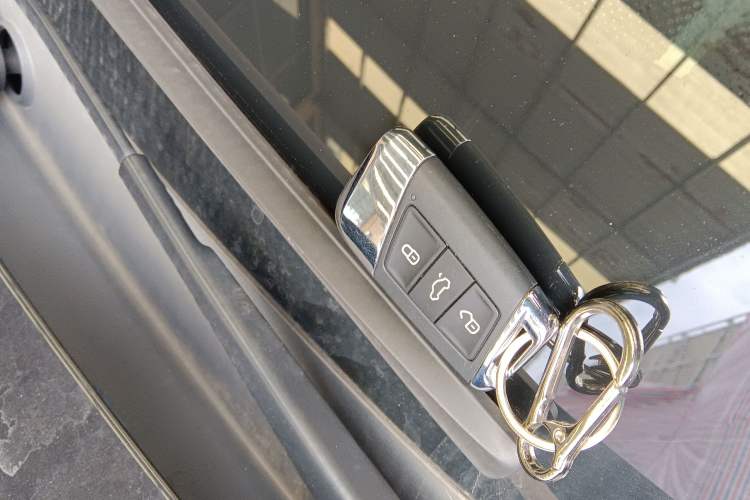 Used Volkswagen Passat 2022 330TSI Luxury Edition Vehicle Key