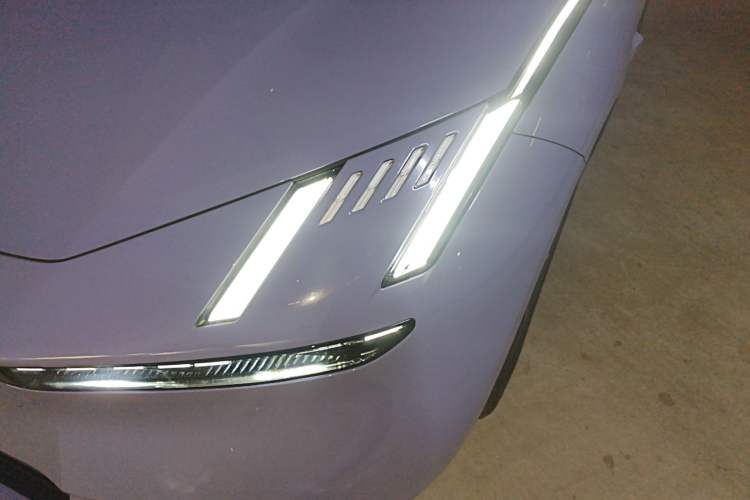 Used Lynk & Co Z10 2025 95 kWh 766 km Range Rear-Wheel Drive Max