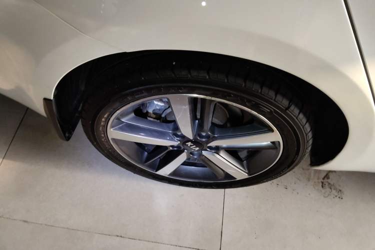 Used Kia K3 2017 1.6L Automatic 15th Anniversary Special Edition GLS Right Rear Wheel Hub
