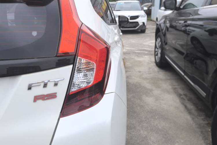 Used Honda Fit 2016 1.5L LXS CVT Comfort Sunroof Version
