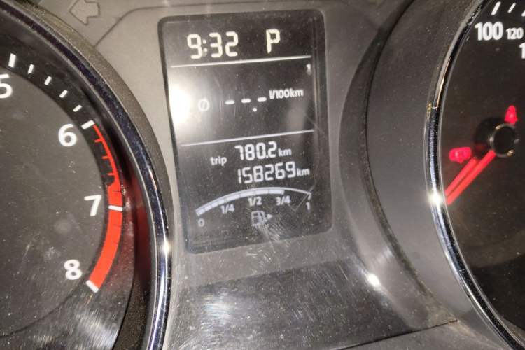 Used Volkswagen Sagitar 2015 1.6L Automatic Comfort Model Odometer Close Up