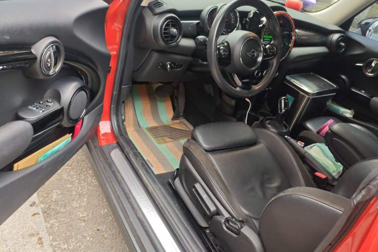 Used MINI MINI 2018 1.5T COOPER Artist
