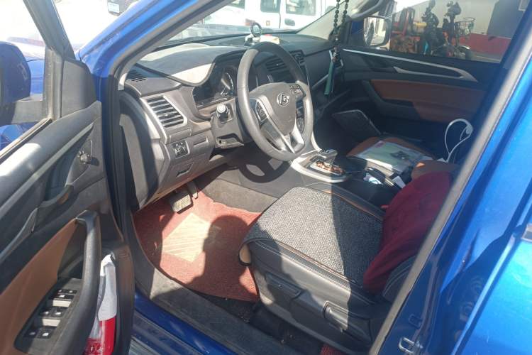 Used SAIC MAXUS T70 2020 2.0T Gasoline Automatic Two-Wheel Drive Elite Trim Standard Box High Ground Clearance
