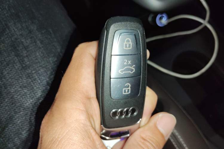 Used Audi Q5 e-tron 2023 40 e-tron Shining Edition Mecha Kit Vehicle Key