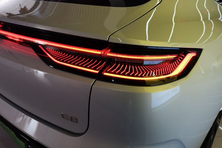 Used Geely Galaxy E8 2025 700 km Long-Range Intelligent Driving Version Right Rear Taillight