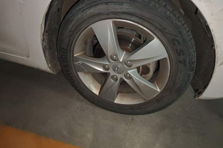 Used Hyundai Elantra (5th Generation / Langdong) 2013 1.6L Automatic Leading Model Right Front Wheel Hub