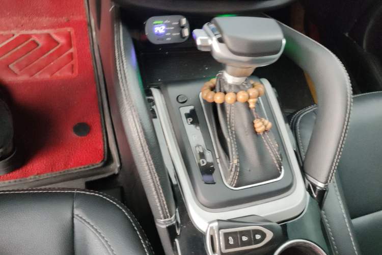 Used Zotye SR7 2016 1.5T CVT Cube Heart Edition China V Standard Gear Lever