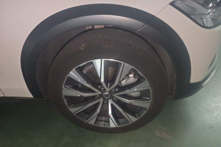 Used Volvo V90 2023 Cross Country B5 AWD Smart Range Edition
