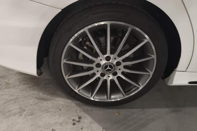 Used Mercedes-Benz CLA 2018 CLA 220 4MATIC Right Rear Wheel Hub