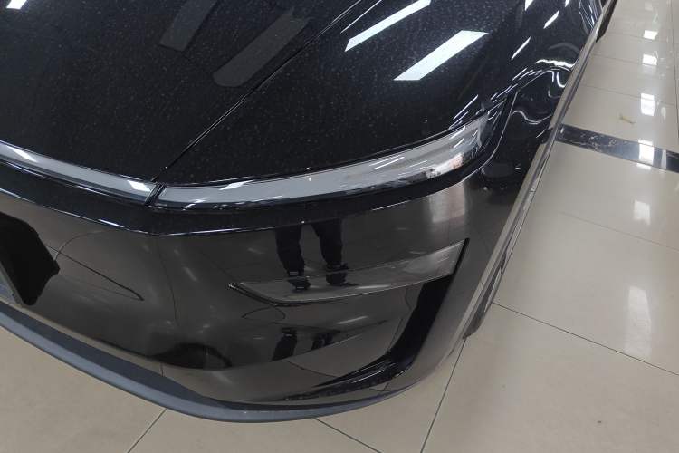 Used Tesla Model Y L 2025 Model Long-Range All-Wheel-Drive Version
