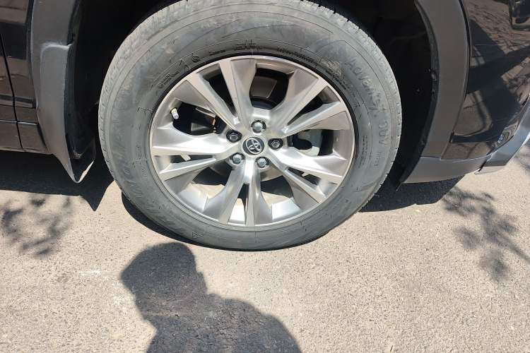 Used Toyota Highlander 2018 2.0T Four-Wheel Drive Elite Edition 7 Seats China VI Standard Right Front Wheel Hub