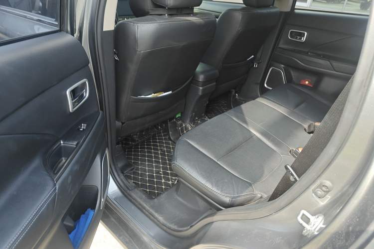 Used Mitsubishi Outlander 2018 2.4L 4x4 Luxury Edition 7-Seater
