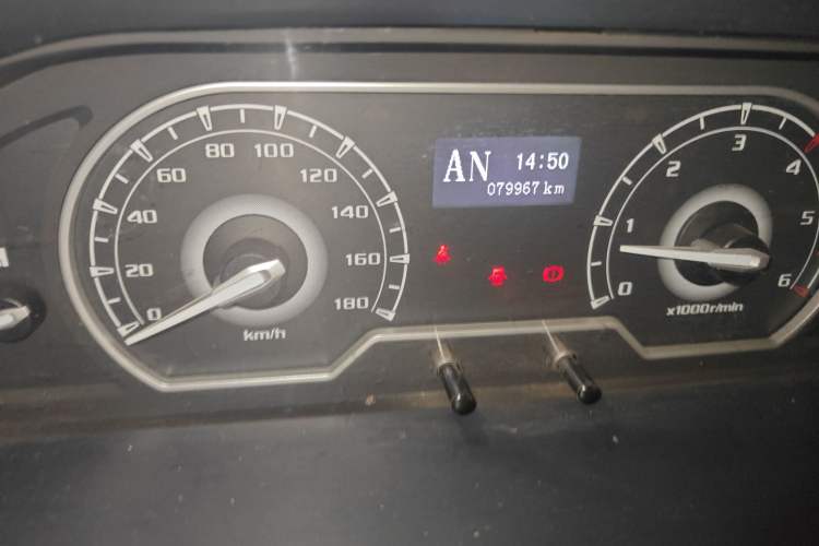 Used SAIC MAXUS Xintu V80 2017 2.5T AMT Aoyuntong National V Short Wheelbase Mid-Roof 5/6/10-Seater
