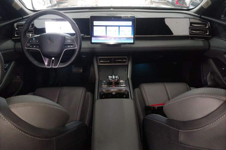 Used BYD Qin L 2024 DM-i 80KM Beyond Model Center Console