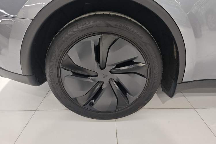 Used Tesla Model Y 2025 Rear-Wheel-Drive Version

