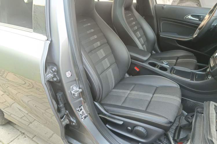 Used Mercedes-Benz A-Class 2017 Revised Version A 200 Fashion Edition

