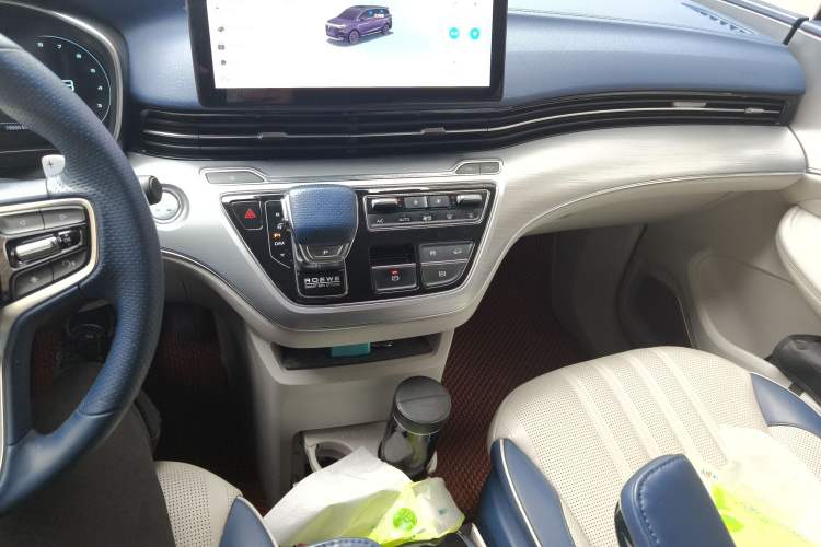 Used Roewe iMAX8 2022 400TGI Prestige Edition