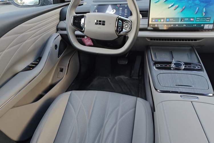 Used Geely Galaxy Galaxy 8 2025 130km EM-i Flagship Edition
