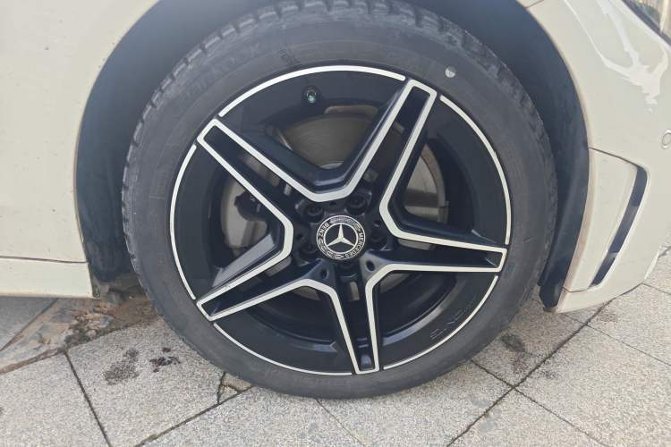 Used Mercedes-Benz C-Class 2021 C 260 L Sport Edition Star Collection Right Front Wheel Hub