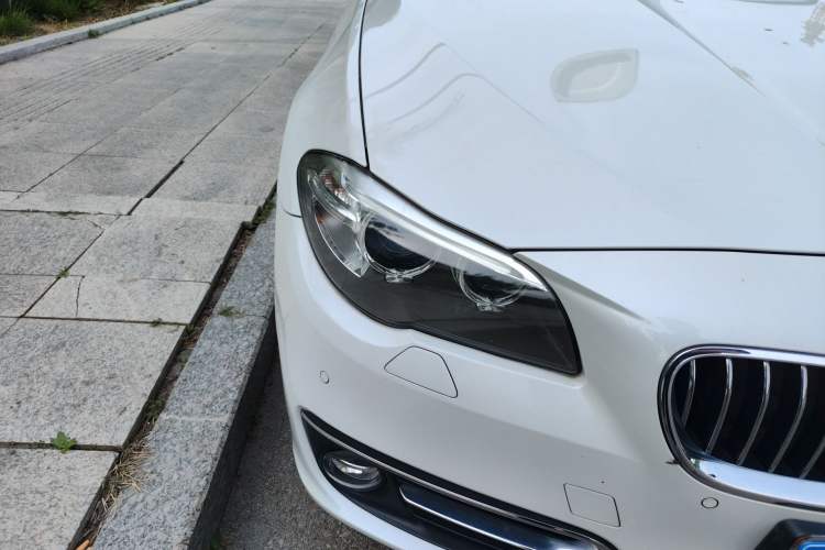 Used BMW 5 Series 2014 525Li Luxury Design Package Right Front Headlight