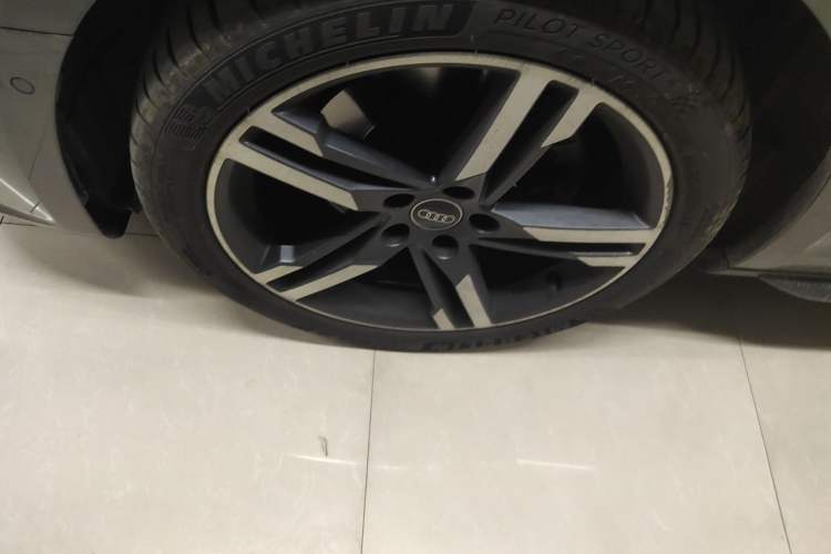 Used Audi A4L 2022 40 TFSI Luxury Dynamic Model Left Front Wheel Hub