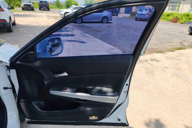 Used Honda Crosstour 2014 2.4L Luxury Edition Right Front Door Interior