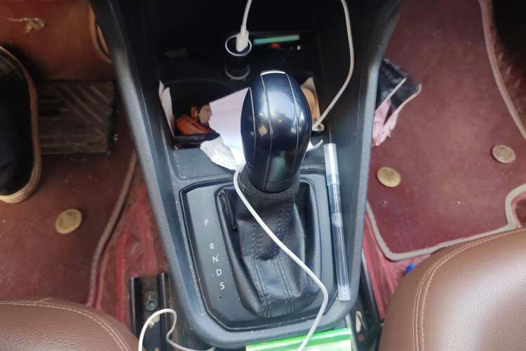 Used Volkswagen Santana 2016 1.6L Automatic Fashion Edition Gear Lever