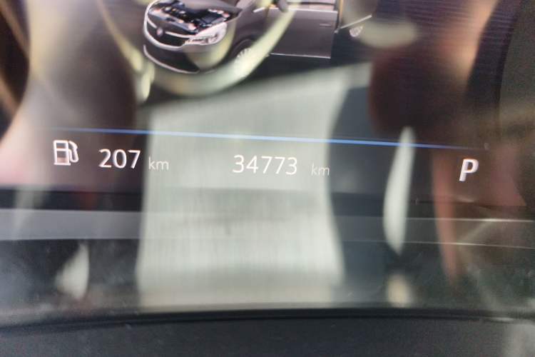 Used Buick GL8 2022 Land Cruiser Executive Class 652T Comfort Model Odometer Close Up