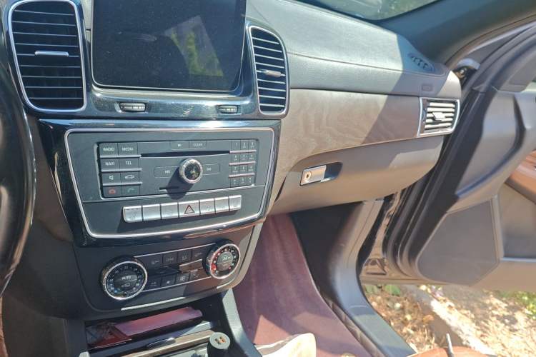 Used Mercedes-Benz GLS 2017 GLS 400 4MATIC Luxury Model Audio And AC Panel