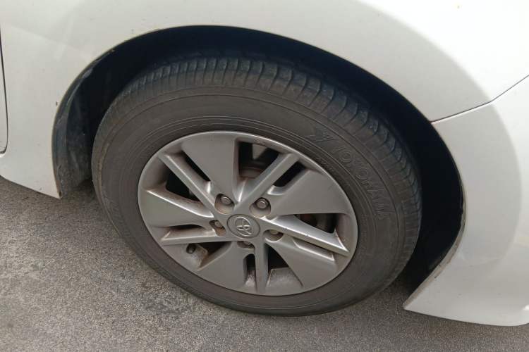 Used Toyota Corolla 2014 1.6L CVT GL Right Front Wheel Hub