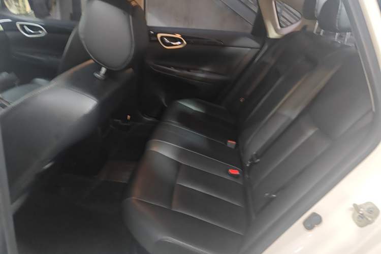 Used Nissan Sylphy 2019 1.6XV CVT Smart Connect Luxury Edition China VI Standard Left Rear Seat