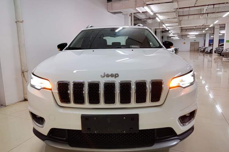 Used Jeep Cherokee 2019 2.0T Two-Wheel Drive Smart Enjoyment Version China V
