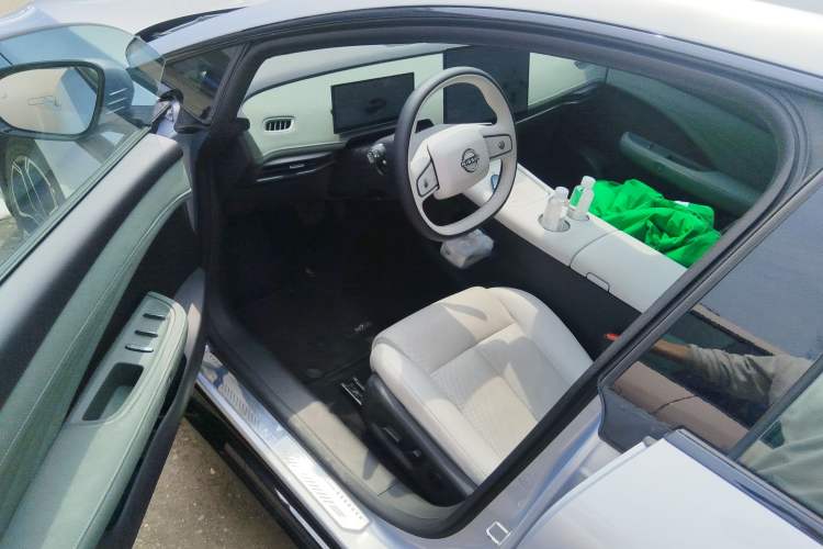 Used Nissan N7 2025 510 Max Driver Seat