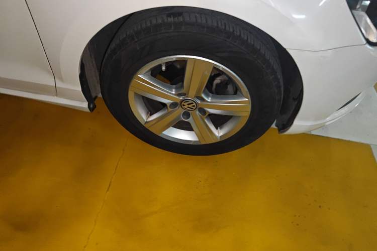 Used Volkswagen Lamando 2015 230TSI Manual Trend Edition
