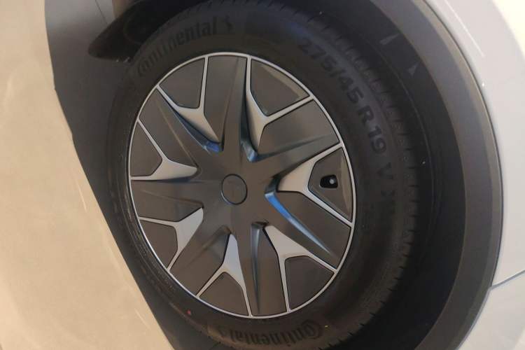 Used Tesla Model Y L 2025 Model Long-Range All-Wheel-Drive Version
