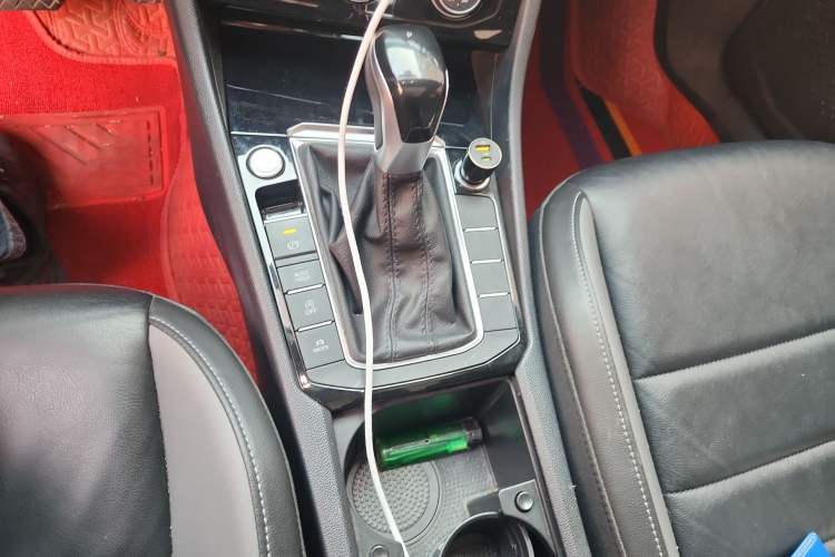 Used Volkswagen Sagitar 2022 280TSI DSG Flyover Edition Gear Lever