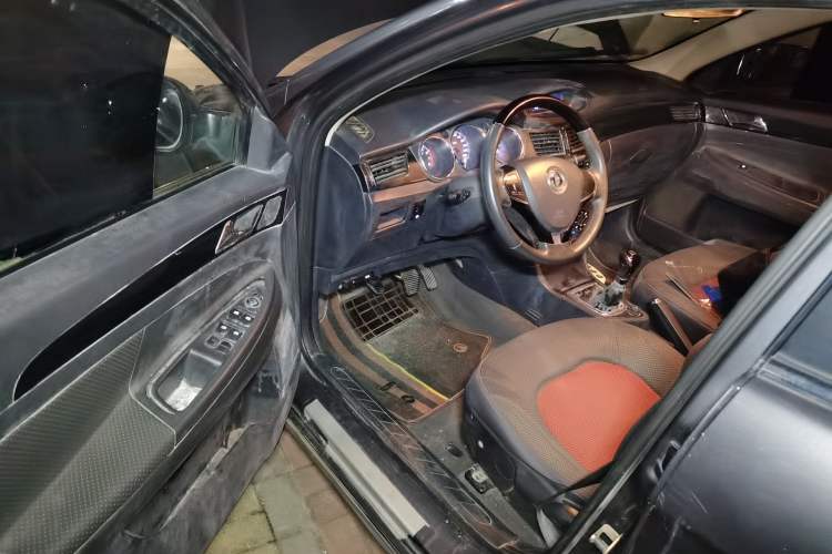 Used Dongfeng Aeolus H30 2013 CROSS 1.6L Manual Luxury Model
