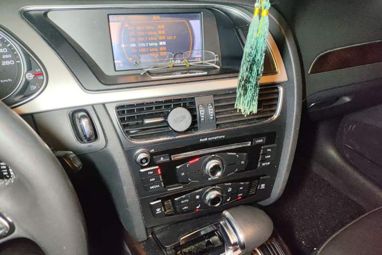 Used Audi A4L 2013 35 TFSI Automatic Comfort Model Audio And AC Panel