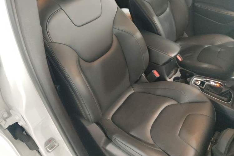 Used Jeep Cherokee 2019 2.0T Two-Wheel Drive Smart Enjoyment Version China V