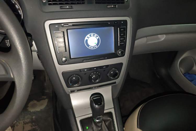 Used Skoda Octavia 2013 1.6L Fifth Anniversary Limited Edition
