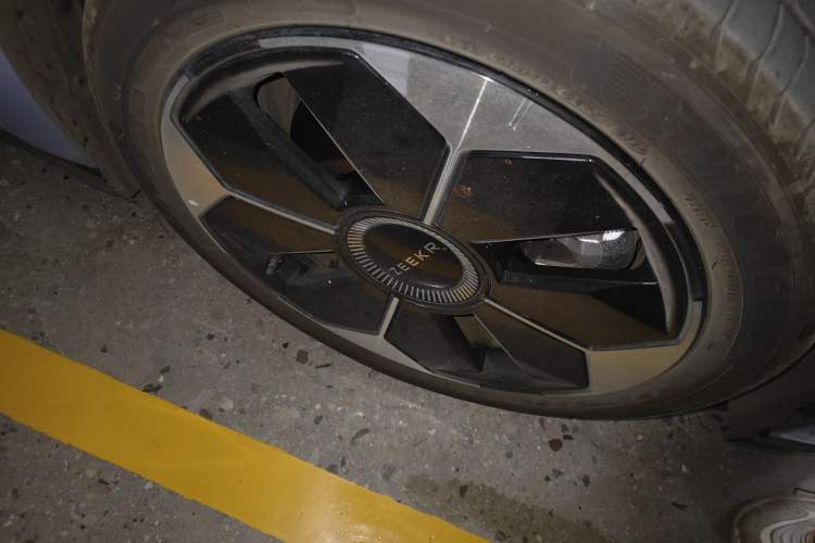 Used Zeekr 007 2024 Rear-Drive Intelligent Driving Version 75 kWh Right Front Wheel Hub