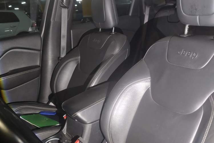 Used Jeep Cherokee 2017 2.0L Superior Edition
