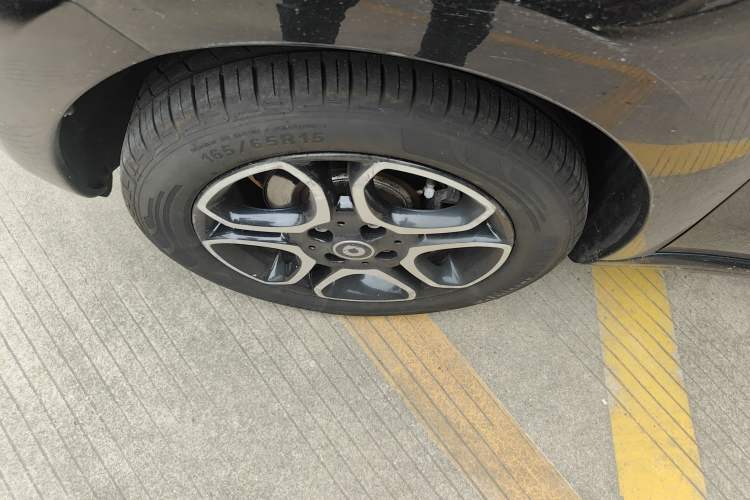 Used smart forfour 2016 0.9T 66 kW Pioneer Edition Left Front Wheel Hub