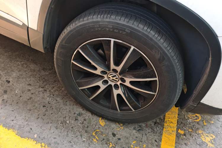 Used Volkswagen Tiguan 2015 1.8TSI Automatic Two-Wheel Drive Luxury Model Right Front Wheel Hub