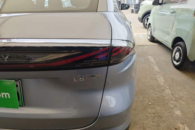 Used Geely Galaxy L6 2025 EM-i 140km Starship Edition
