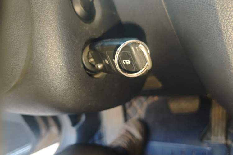 Used Volkswagen Sagitar 2015 230TSI Automatic Comfort Version Vehicle Key