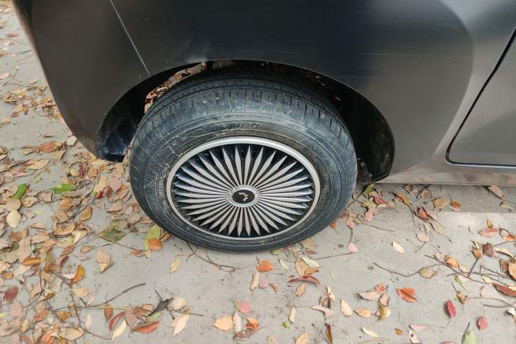 Used Wuling Hongguang MINIEV 2022 Zizai Version Lithium Iron Phosphate Right Rear Wheel Hub