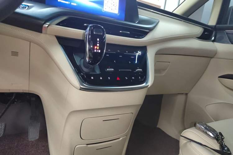 Used Buick GL8 2023 ES Lu Zun Deluxe Model