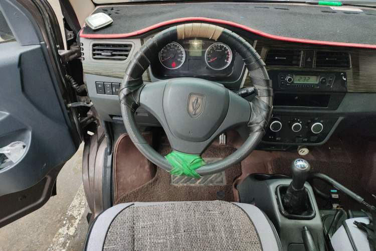 Used Jinbei Hiace X30 2013 1.3L Standard Version
